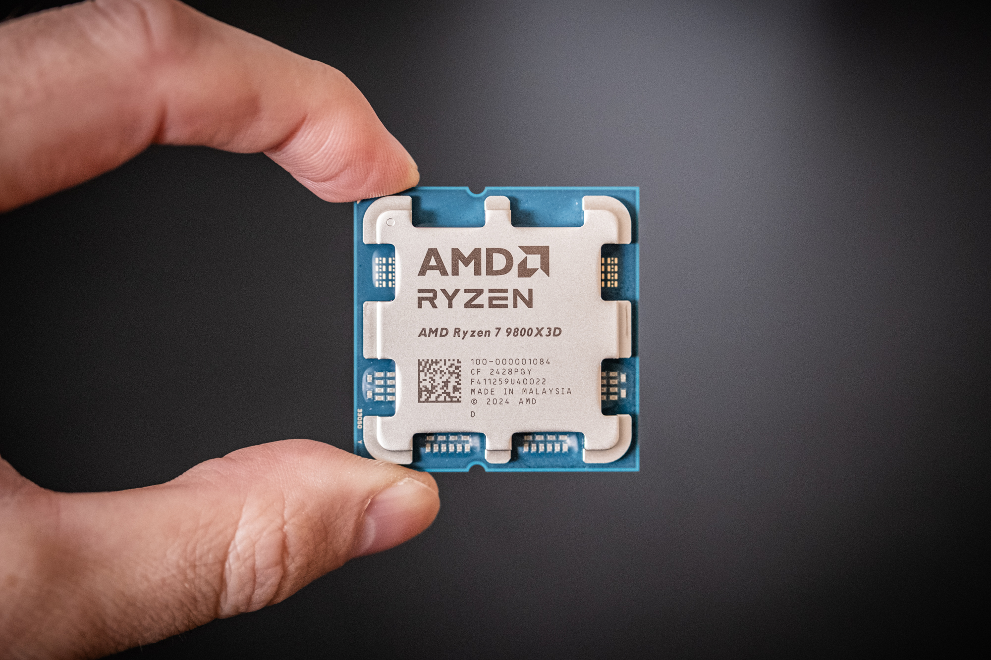 Ryzen 7 9800X3D: Hiệu năng quá ấn tượng, dân buôn đẩy giá gấp đôi sau khi cháy hàng toàn cầu