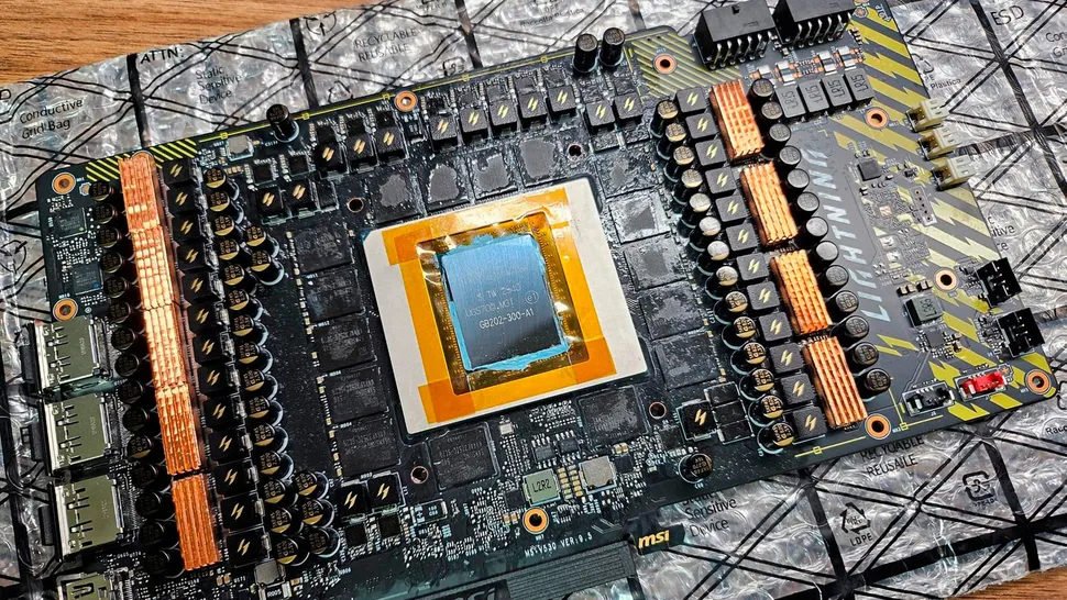 MSI RTX 5090 Lightning phá kỷ lục benchmark, hé lộ quái vật ép xung thế hệ mới