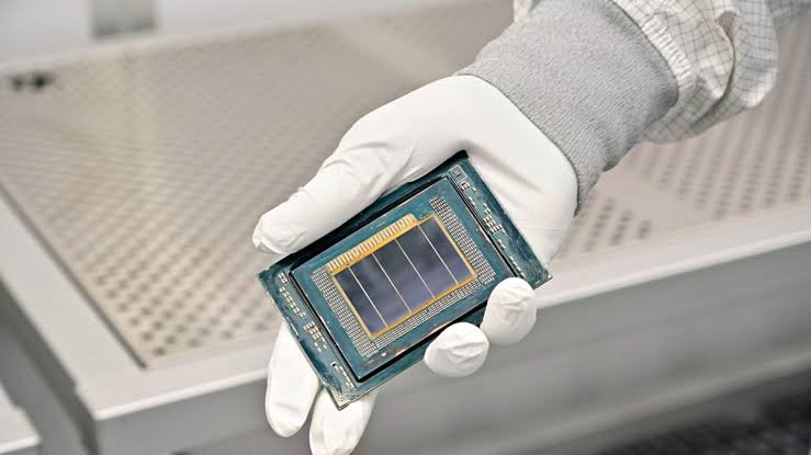 Công nghệ High NA EUV của ASML bước vào sản xuất hàng loạt với Intel 18A