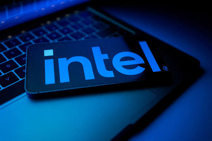 Intel bán 15 tỷ USD cổ phiếu để xây dựng thêm năng lực sản xuất chip